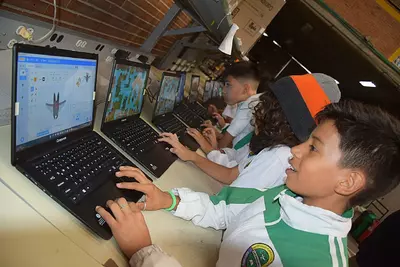 Taller Sala de Innovaci&oacute;n, IE de Ibagu&eacute;, Tolima y Puerto Boyac&aacute;, Boyac&aacute;.
