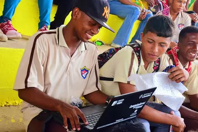Entrega de computadores en Belalc&aacute;zar