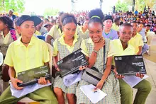 Entrega directa de equipos en Mar&iacute;a La Baja, Bol&iacute;var
