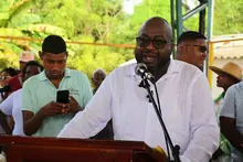 Entrega directa de equipos en Mar&iacute;a La Baja, Bol&iacute;var