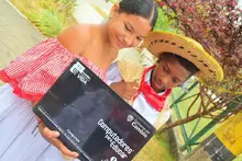 Entrega de computadores en Apartad&oacute;, Antioquia