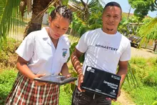 Entrega de computadores en Apartad&oacute;, Antioquia