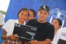 Entrega de computadores en Apartad&oacute;, Antioquia