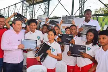 Entrega de computadores en Apartad&oacute;, Antioquia