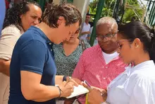 Entrega de computadores en Apartad&oacute;, Antioquia