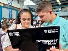 Entrega de computadores en Aranzazu, Caldas