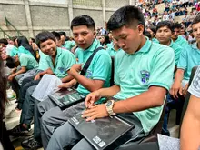 Entrega de computadores en Belalc&aacute;zar, Caldas