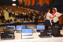 Entrega de computadores en P&aacute;cora, Caldas
