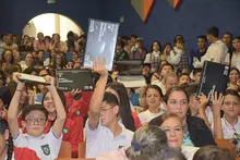Entrega de computadores en P&aacute;cora, Caldas
