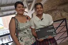 Entrega de computadores en P&aacute;cora, Caldas