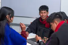 Estudiantes y docentes de la IE Misak Mama Manuela