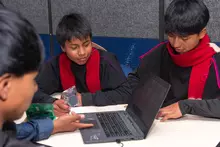 Estudiantes y docentes de la IE Misak Mama Manuela