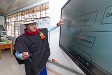 Estudiantes y docentes de la IE Misak Mama Manuela