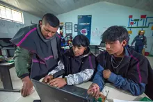 Estudiantes y docentes de la IE Misak Mama Manuela