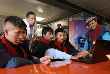 Estudiantes y docentes de la I.E. Misak Mama Manuela