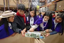 Estudiantes y docentes de la I.E. Misak Mama Manuela