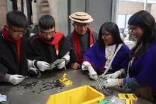 Estudiantes y docentes de la I.E. Misak Mama Manuela