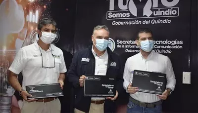 Estudiantes de Quind&iacute;o reciben computadores para alternancia educativa