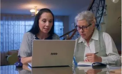 Clic Ah&iacute;, la serie que 'actualiza' en tecnolog&iacute;a a los adultos mayores