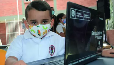 Comprados cerca de 5.000 computadores nuevos para los ni&ntilde;os de Santander: Karen Abudinen, ministra TIC