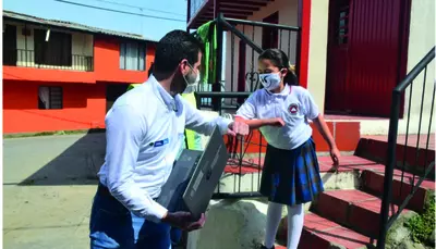 Comprados 1.157 computadores nuevos para los ni&ntilde;os de Caldas: Karen Abudinen, ministra TIC