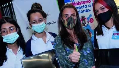 Colombia compr&oacute; m&aacute;s de 106 mil computadores nuevos para los ni&ntilde;os de Colombia: Karen Abudinen, ministra TIC