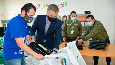 Mosquera entreg&oacute; computadores en desuso