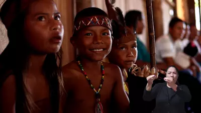 (Lengua de se&ntilde;as) Comunidad de El Venado (Guain&iacute;a) con alegr&iacute;a recibi&oacute; a Computadores para Educar