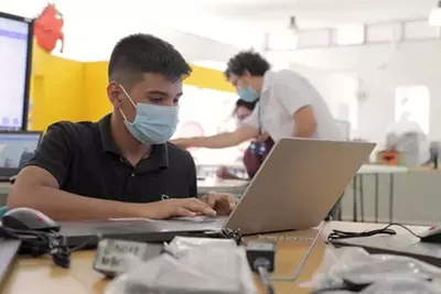 Gobierno entreg&oacute; computadores para estudiantes en zonas apartadas de Colombia