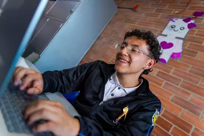 Apoyo tecnol&oacute;gico para la IE Perdomo  de Ciudad Bol&iacute;var