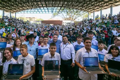 Mauricio Lizcano entregar&aacute; computadores en Caldas y Risaralda antes de dejar el Ministerio de las TIC