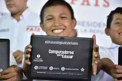 Gobierno logra ahorros del 40% en compra computadores port&aacute;tiles para estudiantes