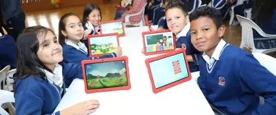 MinTIC entrega 200 tabletas para transformar la educaci&oacute;n de dos colegios de Engativ&aacute;