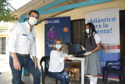 Mam&aacute;s y abuelas las m&aacute;s felices por llegada de equipos para sus hijos