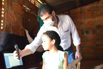 Director de Computadores para Educar entreg&oacute; equipos a estudiantes del Meta