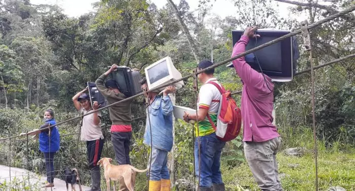 Sedes educativas rurales de San Vicente de Chucur&iacute; sin residuos electr&oacute;nicos