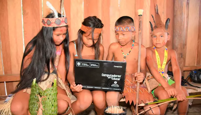 A comunidades ind&iacute;genas del departamento de Guain&iacute;a lleg&oacute; Computadores para Educar