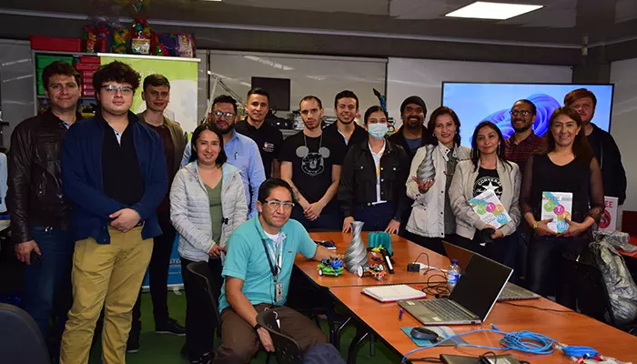 Docentes oficiales participan en el curso de dise&ntilde;o digital para impresi&oacute;n 3D