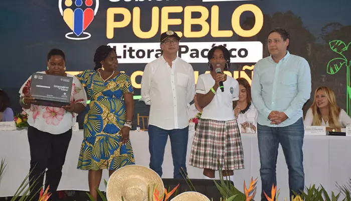 Computadores para ni&ntilde;os y adolescentes de Tumaco y Timbiqu&iacute;