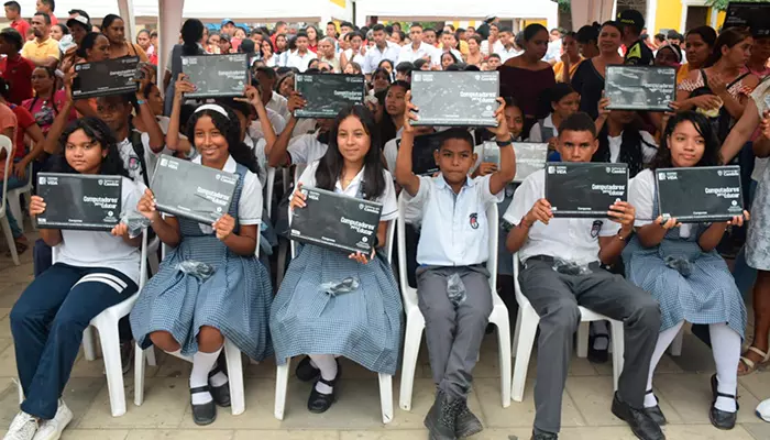 "Un computador para llevar a mi casa, es lo m&aacute;s bacano": Nicole Berdugo, estudiante