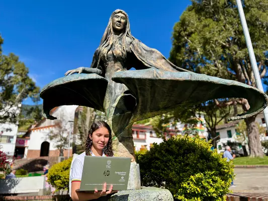 Llegaron computadores de &uacute;ltima generaci&oacute;n para transformar la educaci&oacute;n de estudiantes del Cauca, Valle, Eje Cafetero, Santander y Casanare