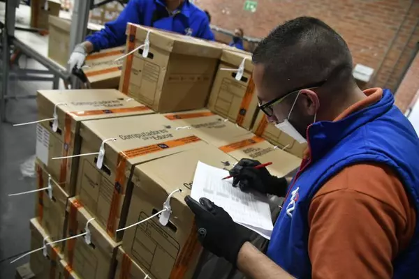 Comienza traves&iacute;a para entregar m&aacute;s de 83.000 equipos a estudiantes y docentes del pa&iacute;s